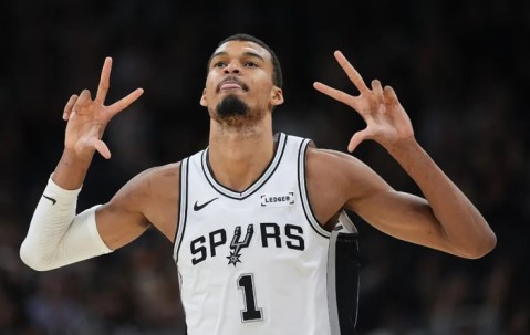 mk体育-文班刷新姚明尘封纪录 续写NBA中锋传承|文班亚马|圣安东尼奥马刺队|NBA常规赛|夏洛特黄蜂队|篮板_新浪体育_新浪新闻