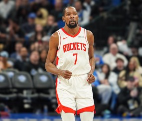 mk体育官网-37岁155天！杜兰特连续三场砍下30+ 火箭队史最老球员