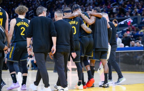 mk体育app-巴特勒受伤后2连败！5投全中后因伤退赛，4分6犯规，库里太难了